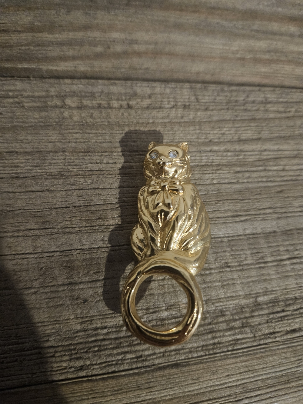 Avon Cat Eyeglass Holder Brooch Vintage 1996 Gold Tone Fashion Jewelry